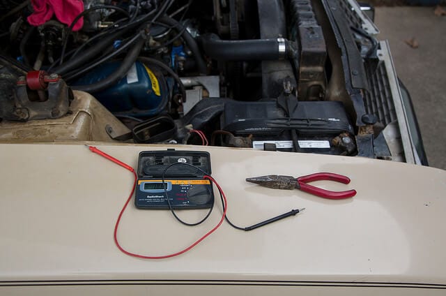 multimeter-for-measuring-car-battery