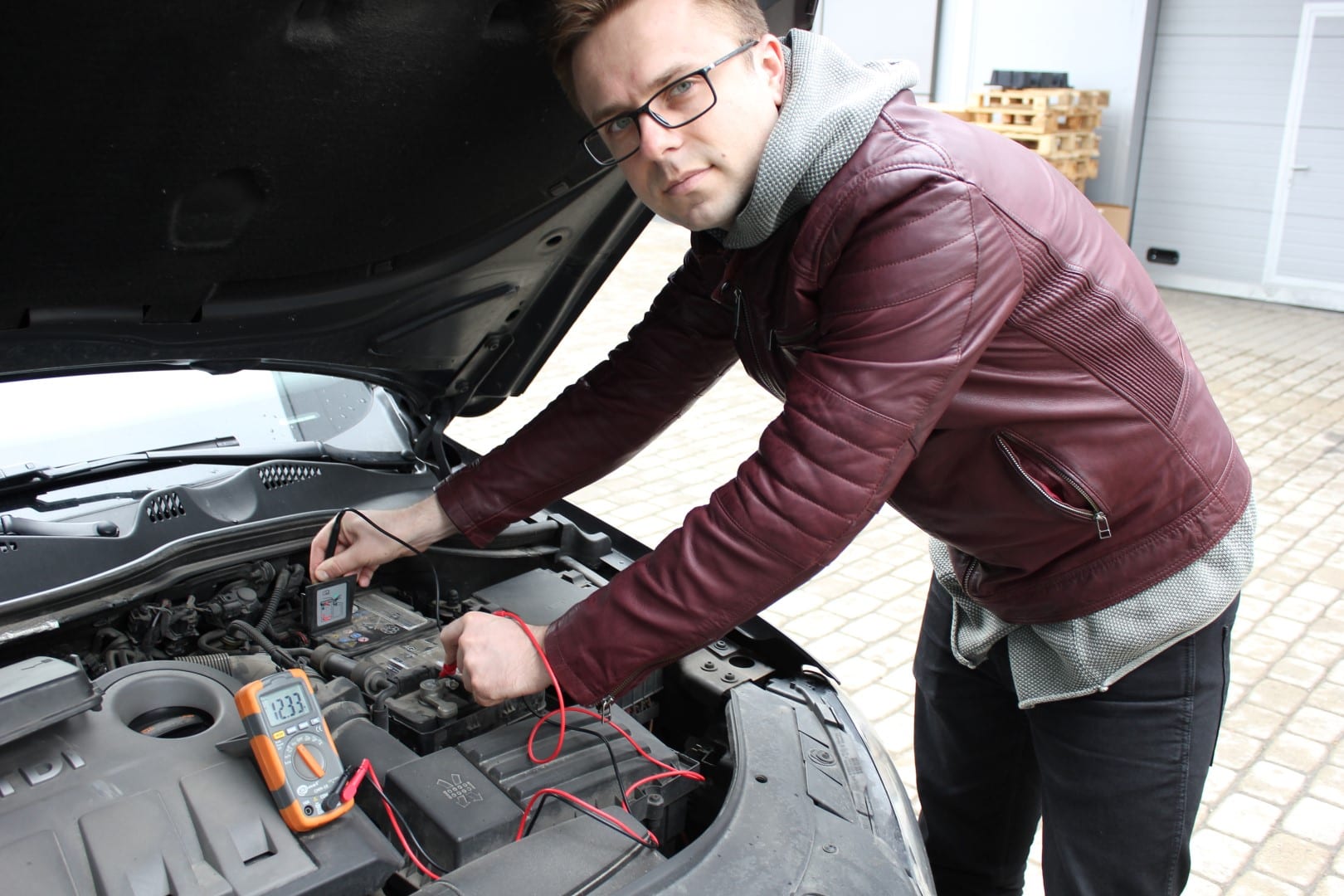 How to Check a Car Battery with a Multimeter How to Measure Battery Capacity with a Multimeter