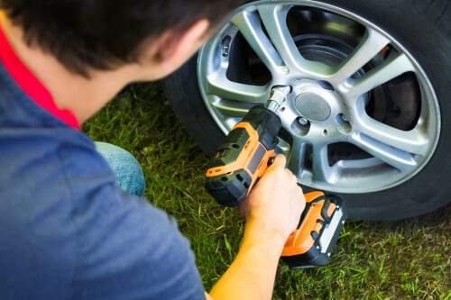 Cordless Impact Wrench for Changing Tires Cordless Impact Wrench for Changing Tires