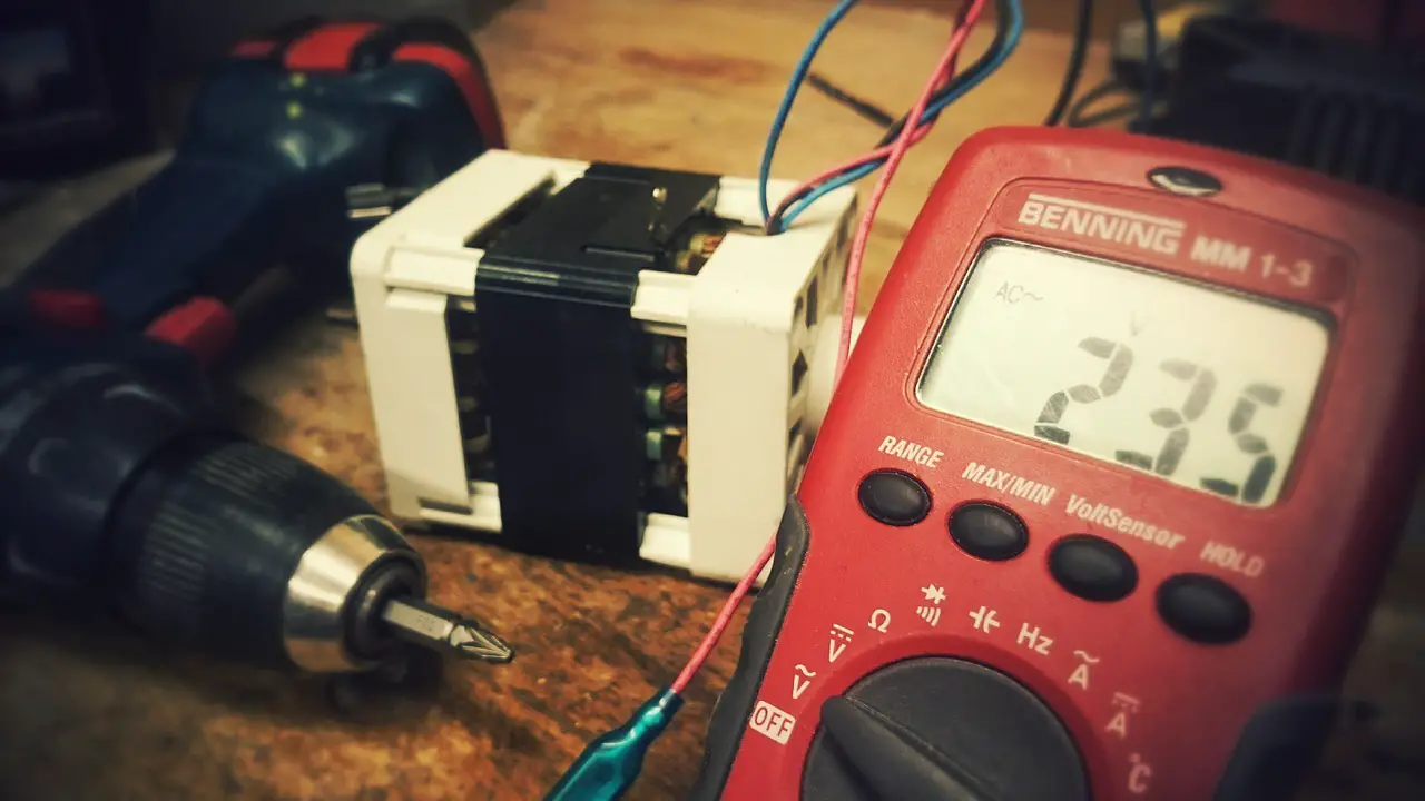 Comparison between Analog and Digital Multimeter