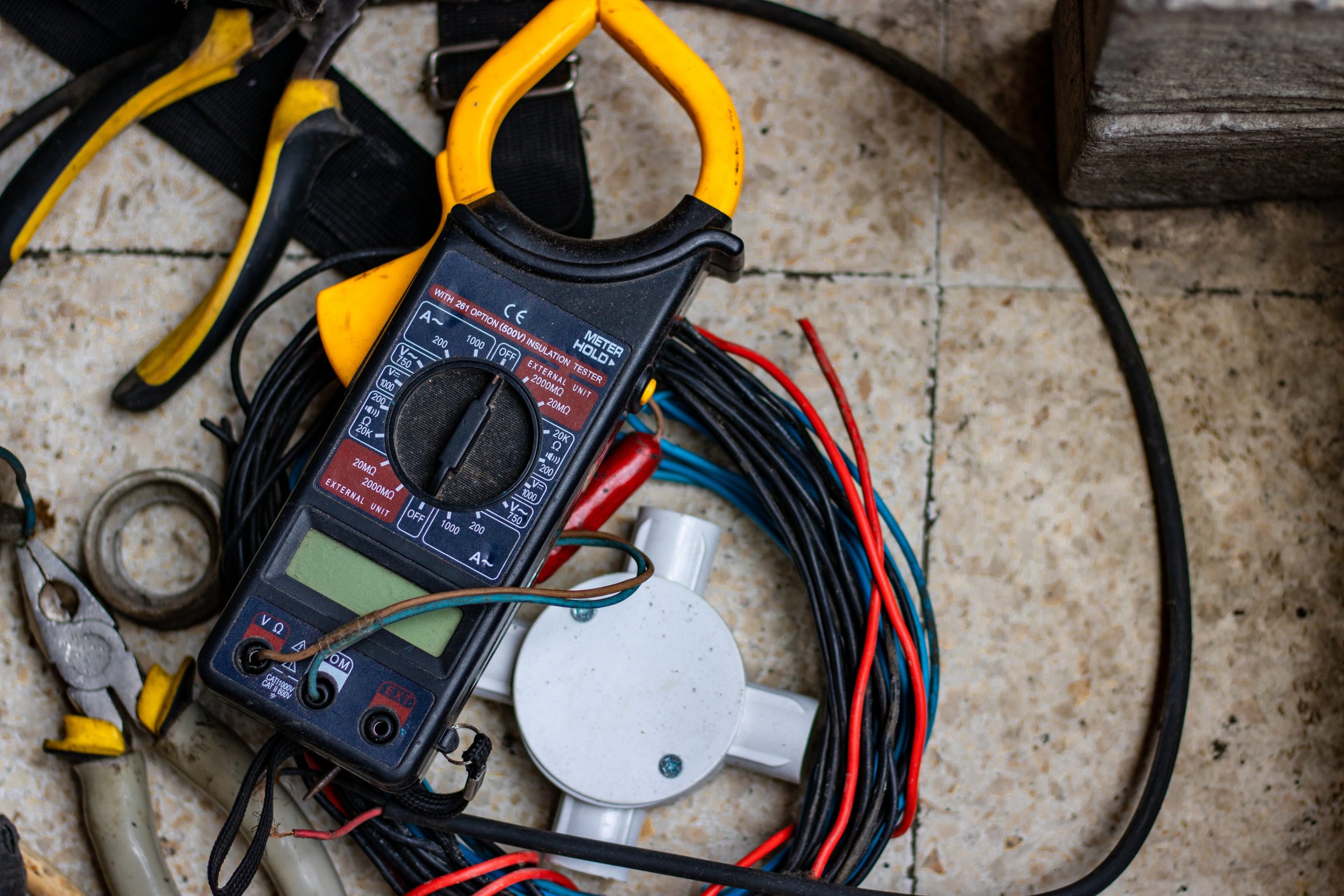 Different types of voltage Different types of voltage